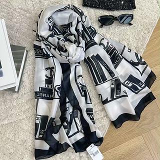 Chanel Lenço longo de seda