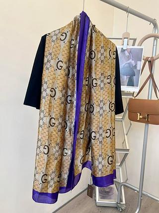 Gucci Lenço longo de seda