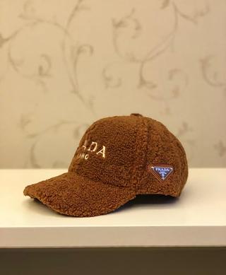 Prada boné