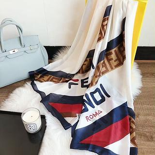 Fendi Lenço longo de seda