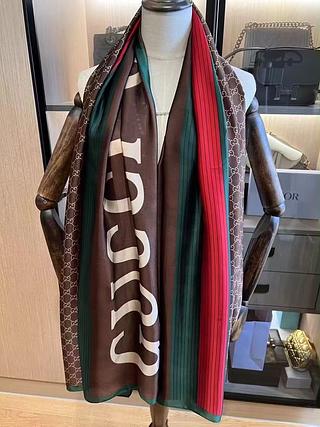 Gucci Lenço longo de seda