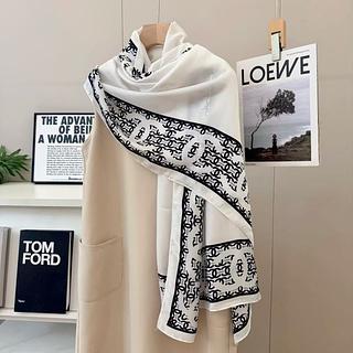 Chanel Lenço longo de seda