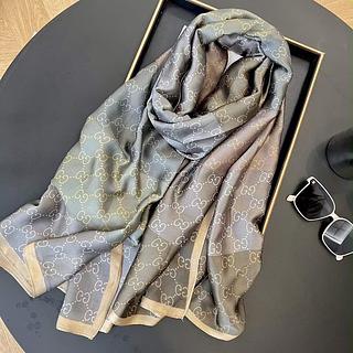 Gucci Lenço longo de seda