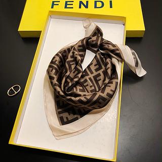 Fendi lenço seda quadrado70*70