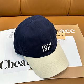 Miumiu boné