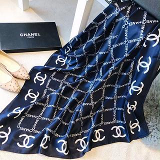 Chanel Lenço longo de seda