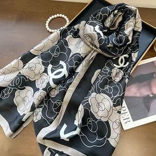 Chanel Lenço longo de seda