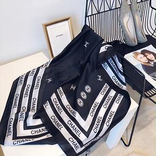 Chanel Lenço longo de seda