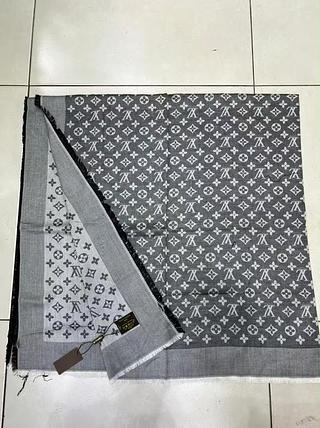 LV lenço cachecol