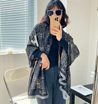 Chanel Lenço longo de seda