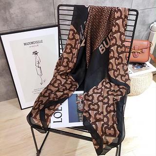 Burberry Lenço longo de seda
