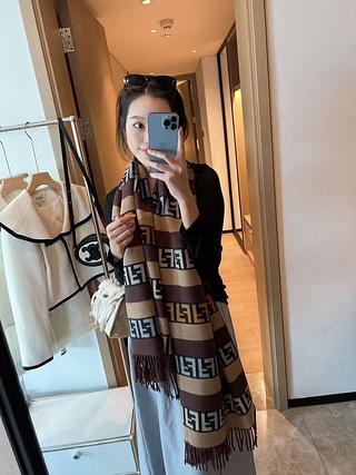 Fendi lenço cachecol