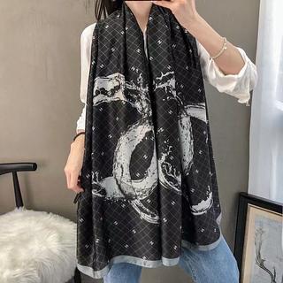 Chanel Lenço longo de seda