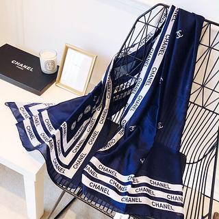 Chanel Lenço longo de seda