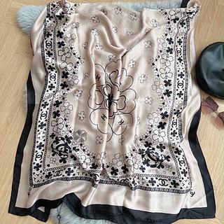 Chanel Lenço longo de seda