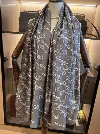 Gucci Lenço longo de seda