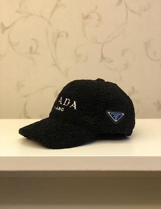 Prada boné