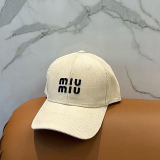 Miumiu boné