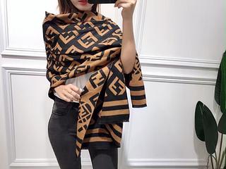 Fendi lenço cachecol