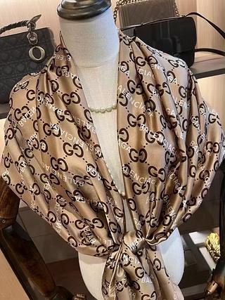 Gucci Lenço longo de seda