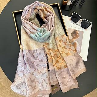 Gucci Lenço longo de seda