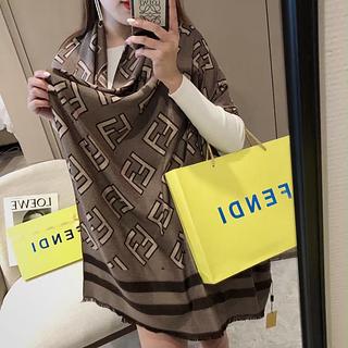 Fendi lenço cachecol