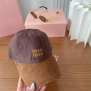 Miumiu boné