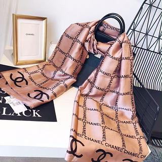 Chanel Lenço longo de seda