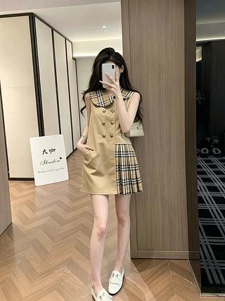 Burberry roupa saia