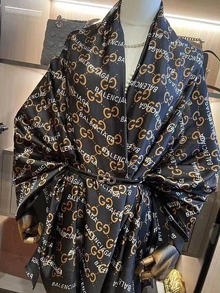 Gucci Lenço longo de seda