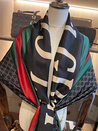 Gucci Lenço longo de seda