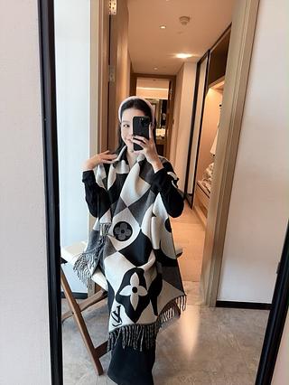 LV lenço cachecol
