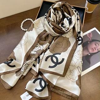 Chanel Lenço longo de seda