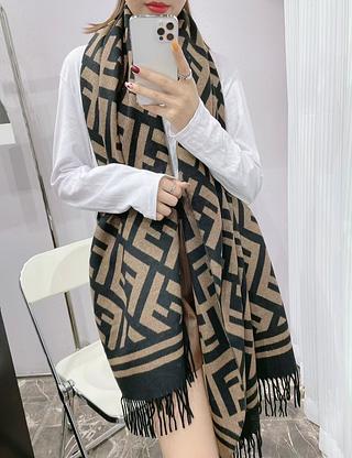 Fendi lenço cachecol