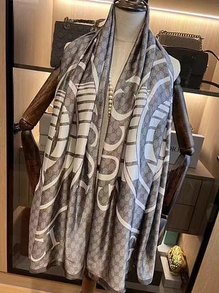 Gucci Lenço longo de seda
