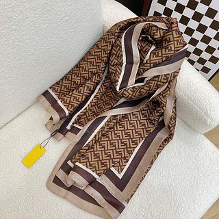 Fendi Lenço longo de seda