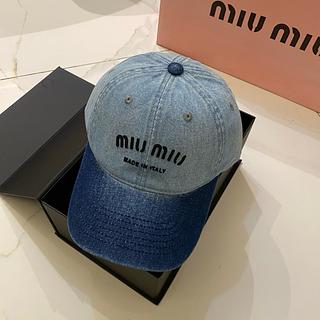 Miumiu boné