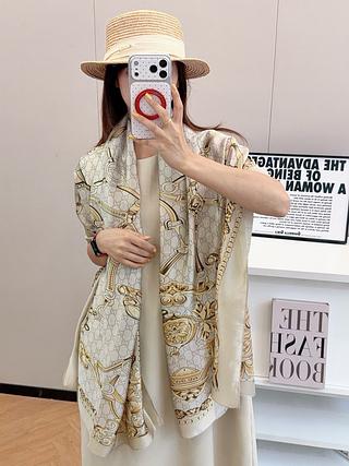 Gucci Lenço longo de seda