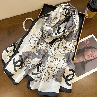 Chanel Lenço longo de seda