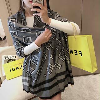 Fendi lenço cachecol