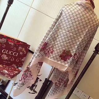 Gucci Lenço longo de seda